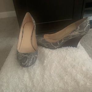 Snake patterned wedges